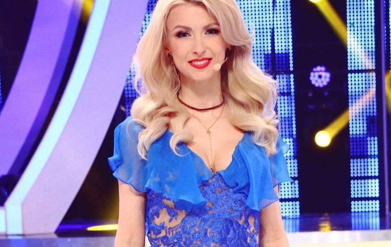 Rochia purtată de Andreea Bălan a fost dur criticată. “Cam sărăcăcioasă”. Cum s-a îmbrăcat artista la Târgul de Nunți