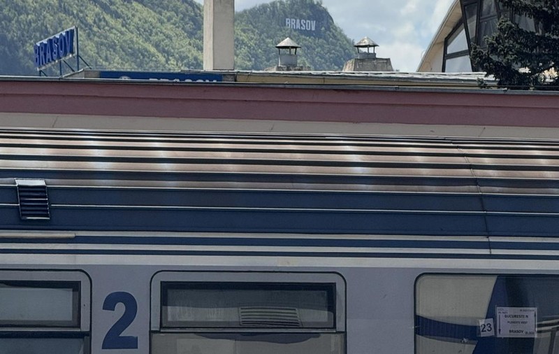 Circulație oprită pe ruta feroviară Brașov – Zărnești, timp de patru zile, din cauza lucrărilor pentru înlocuirea șinelor