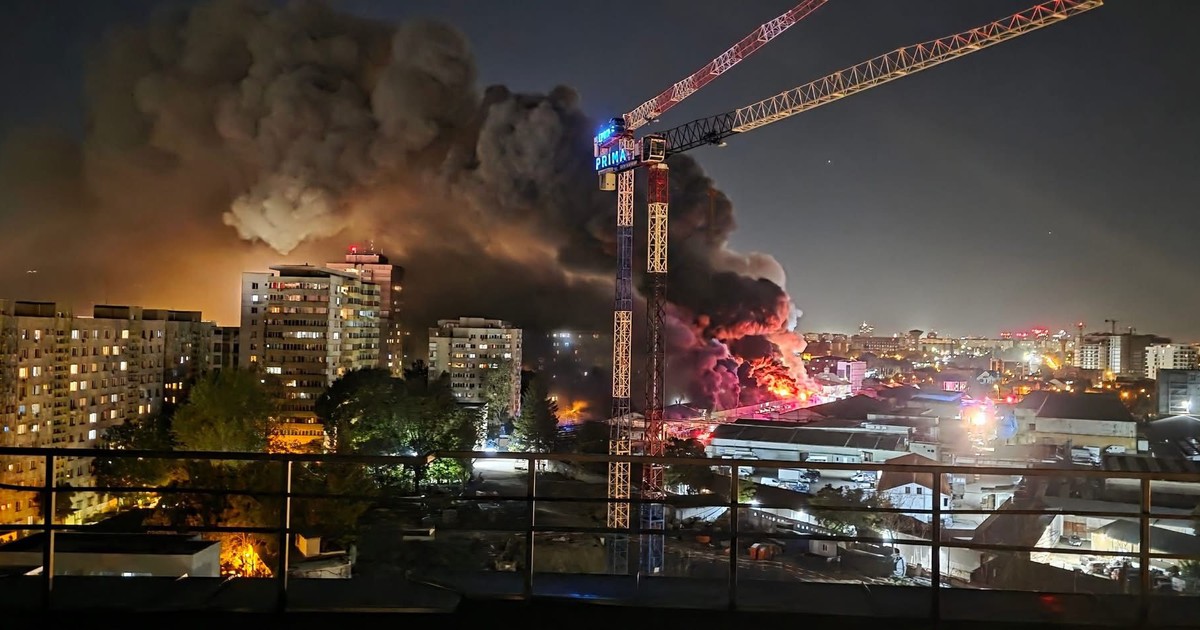 Incendiu puternic în sectorul 2 din București.