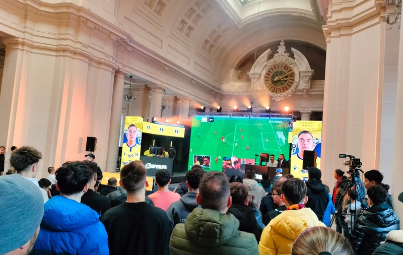 Etapa a 13-a din eSuperliga, campionatul național de FC 25, găzduită de Palatul Culturii din Ploiești. Petrolul a învins FCSB, Craiova a trecut de liderul Rapid