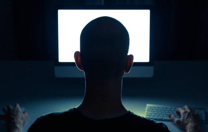 Cum îți dai seama dacă un cont de pe rețelele sociale e real sau fake. Metodele recomandate de inteligența artificială