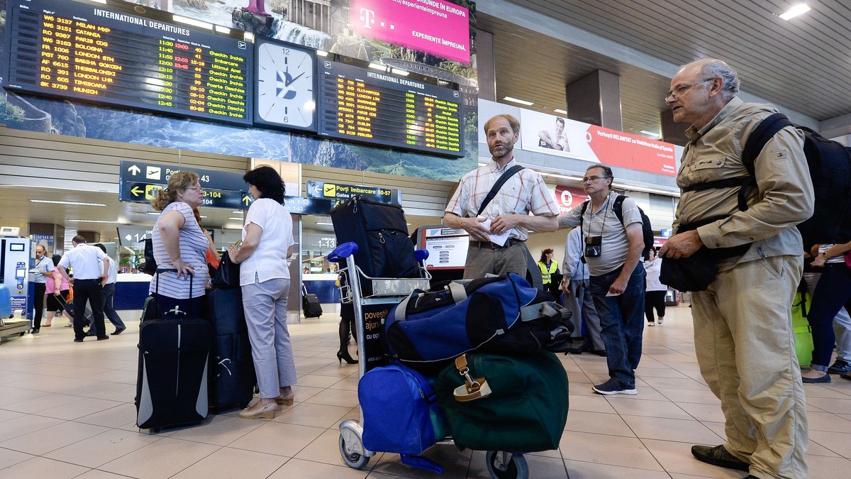 Ministerul Transporturilor arată dezastrul serviciilor de la Aeroportul Otopeni. Pasageri cu bagaje pe Aeroportul Otopeni