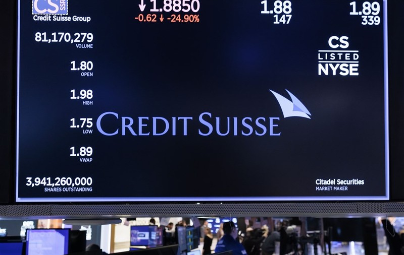 Joi dimineață, Credit Suisse, a 17-a bancă a Europei ca dimensiune, anunță că a luat 50 de miliarde de franci de la Banca Centrală a Elveției după ce acțiunile sale au căzut la minimumul istoric
