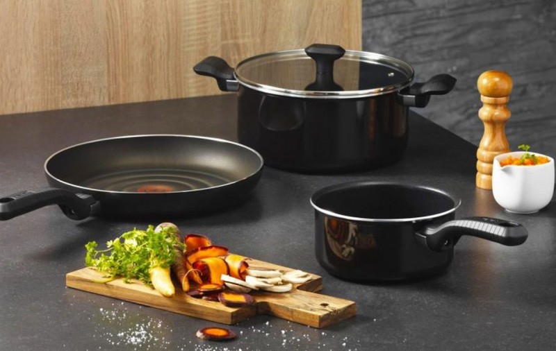 Comandă un set 2 tigăi + grill 3 capace 20,24,28 cm metallic line pentru bucătărie!