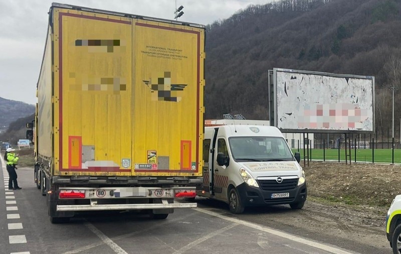 Zeci de șoferi de TIR au făcut aceeași greșeală pe Valea Oltului și toți au fost amendați și trași pe dreapta