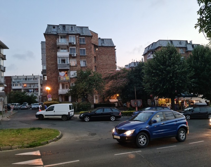 Ce poți face când te-ai săturat de litoralul românesc. Reportaj din stațiunea bulgărească unde se minează criptomonede pe plajă