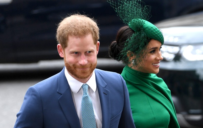 Presa britanică: Meghan Markle i-a interzis prințului Harry să călătorească pentru a-și vizita tatăl infectat cu coronavirus