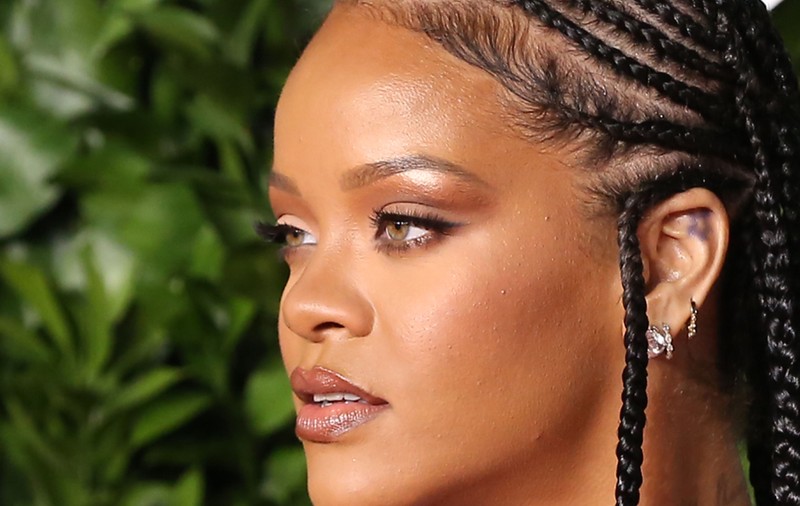 Nimeni nu se aștepta să o vadă așa pe Rihanna. A făcut show pe muzică latino!