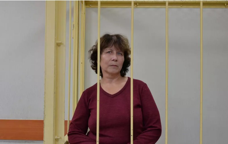 Sentința primită de femeia care a lăsat un bilet pe mormântul părinților lui Putin în care îl făcea pe liderul de la Kremlin „ciudat” și „criminal”