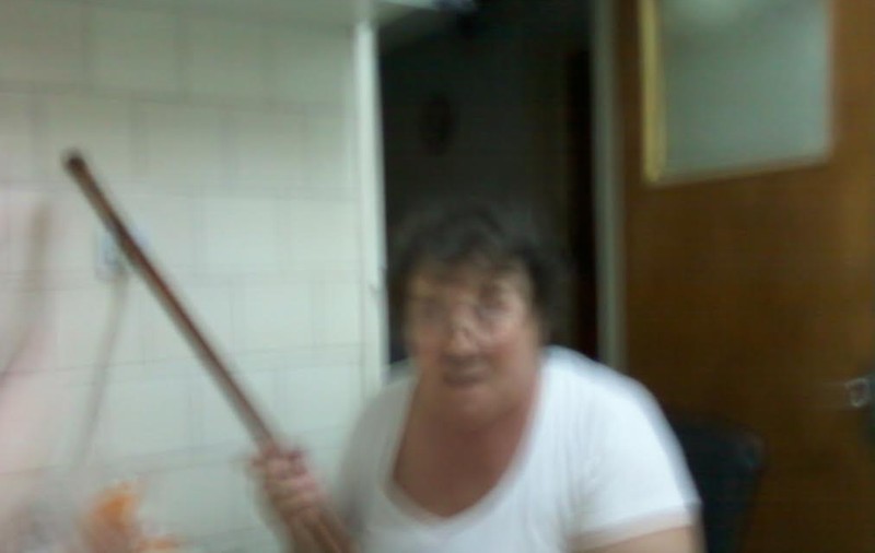EXCLUSIV / Război cu bâtele în familia lui Dan Condrea. Laura Georgescu și mama ei se acuză reciproc de amenințări și bătăi