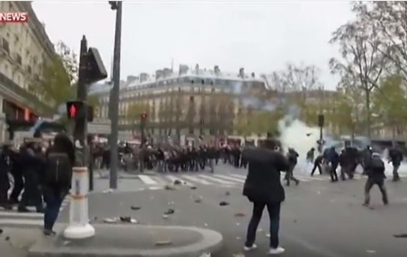 Incidente violente în Paris. Poliţia a intervenit cu gaze lacrimogene