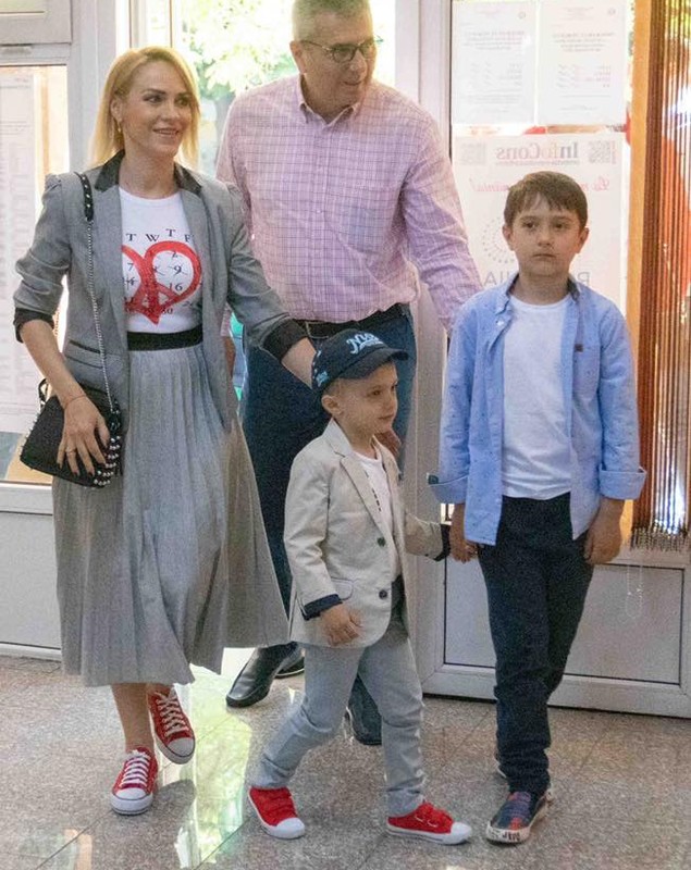 FOTO | Gabriela Firea, după votul la alegerile europarlamentare: "Am votat! Aşa cum am făcut mereu, de la 18 ani. Fără să mă împingă altcineva. Sau ca să fiu cool ori...pe val!"