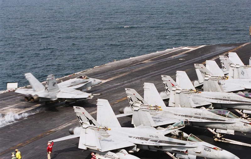 Portavionul american USS Abraham Lincoln a sosit în Orientul Mijlociu. O țară din Golf a anunțat imediat că nu va permite atacuri împotriva Iranului