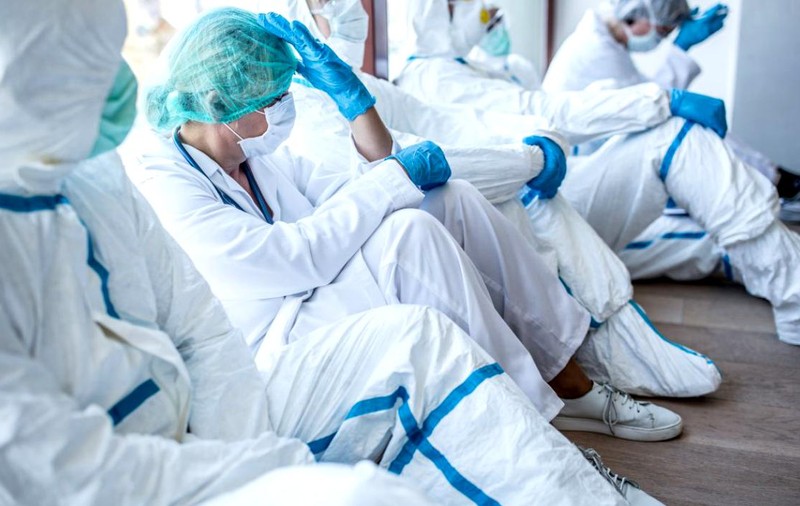 Copiii cadrelor medicale care mor în lupta cu coronavirusul vor primi pensie de urmaş. Spor de până la 30% pentru cei din spitale. Vot final în Parlament