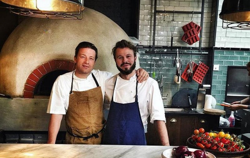 Jamie Oliver sare în ajutorul victimelor seismului din Italia. Va găti în scop caritabil  pastele all'amatriciana