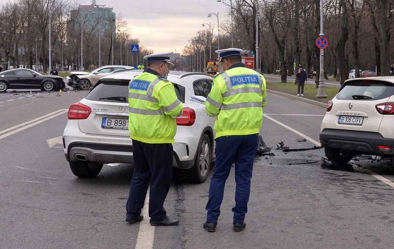 Un polițist depistat pozitiv la canabis și amfetamină și băut a accidentat o femeie în Caracal - Surse
