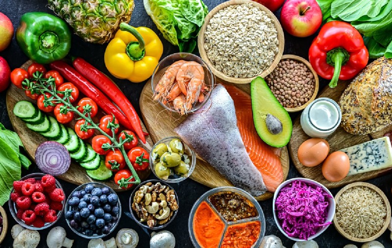 Produse alimentare care reprezintă o dietă echilibrată.