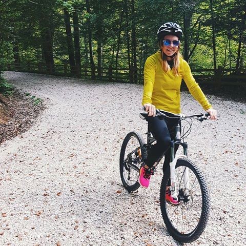 Simona Halep s-a plimbat cu bicicleta, echipată regulamentar