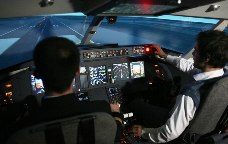 Asta-i culmea! AU ASCUNS ŢIGĂRILE de CONTRABANDĂ în CABINA PILOŢILOR