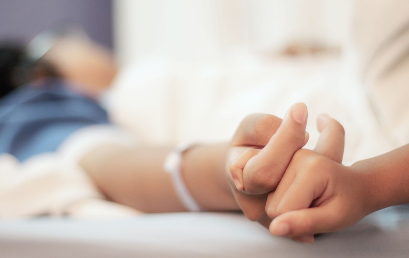 Mărturia Arianei, fetiţa de 12 ani, care a vrut să fie internată pentru a-şi proteja mama bolnavă: “Aş face orice, ştiu cât de greu i-a fost să mă crească”