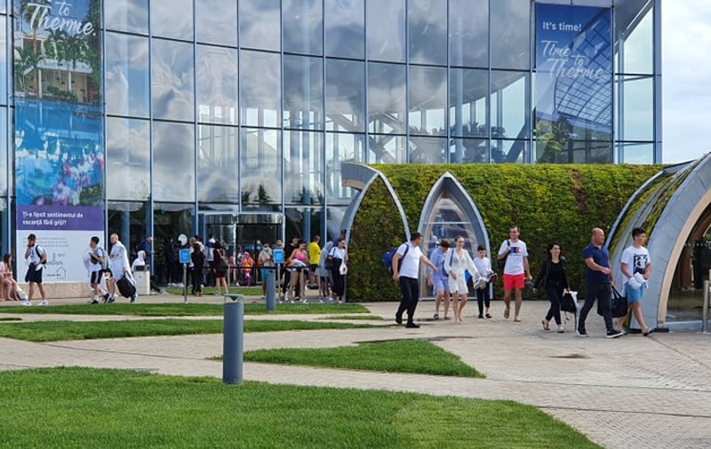 Sute de persoane, evacuate de urgență din Complexul Therme. „S-a supraîncălzit un echipament”