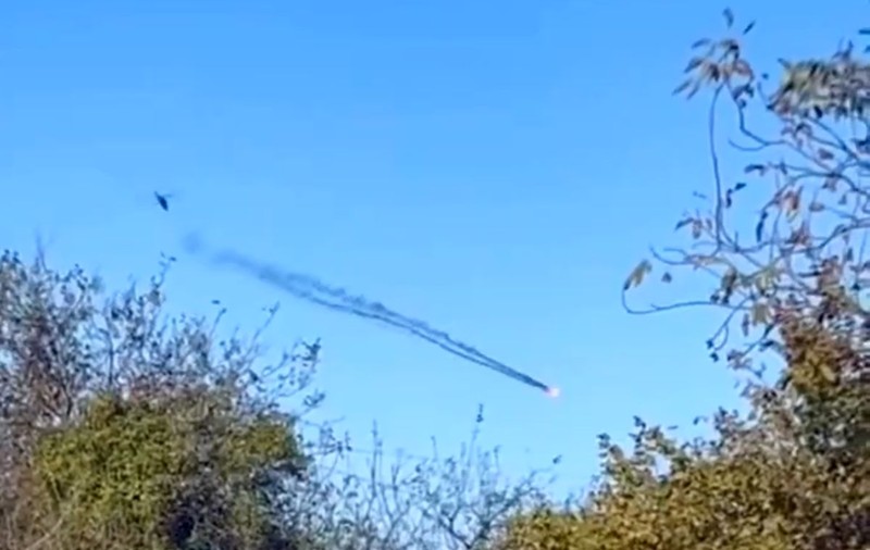 Un elicopter ucrainean a fost filmat când urmărește o dronă rusească Shahed și o doboară cu rafale de mitralieră
