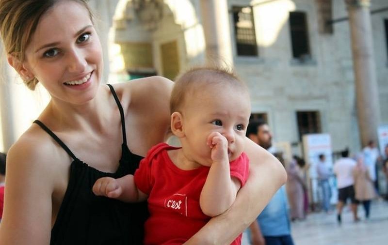 Băieţelul Danei Rogoz RÂDE ÎN HOHOTE de mama lui! UITE CE GEST AMUZANT a făcut vedeta | VIDEO