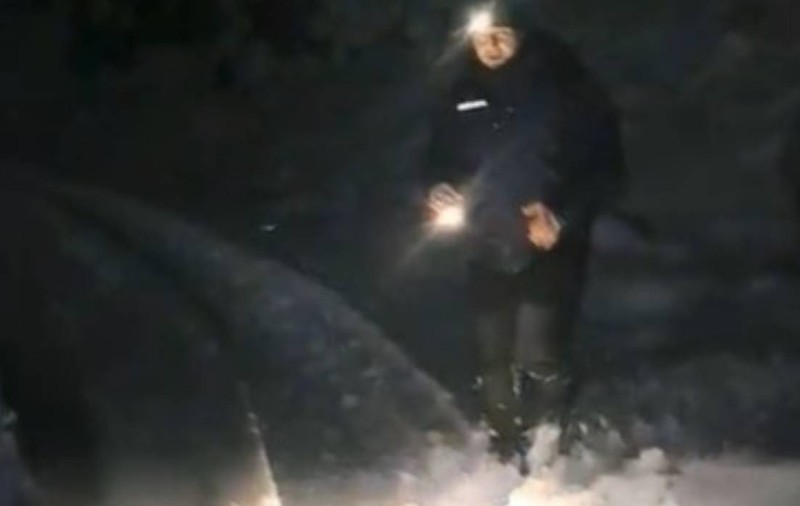 Turişti din Polonia, salvaţi de jandarmi, după 5 ore. Rămăseseră blocaţi în zona montană la limita judeţelor Hunedoara - Vâlcea - Alba | VIDEO