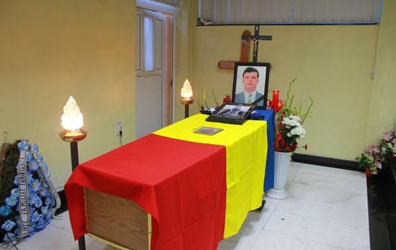 Trupul neînsufleţit al românului mort în Afganistan a fost adus în ţară