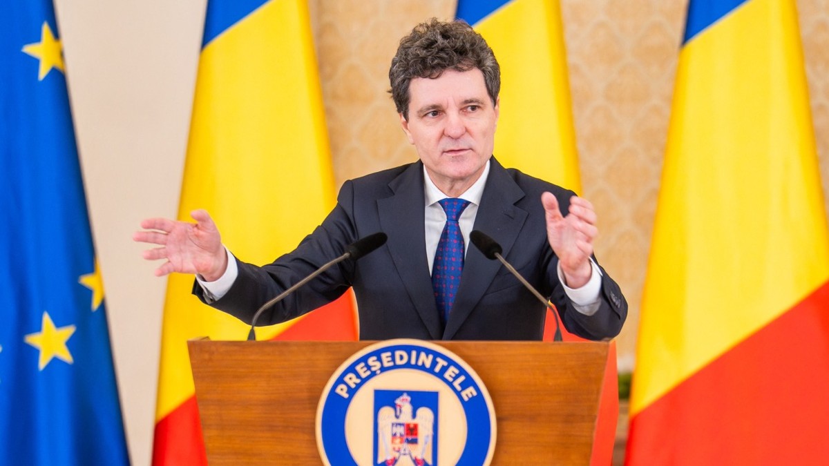 Nicușor Dan a devenit în mai 2025 președintele României, după ce a obţinut 53,6% dintre voturi, iar contracandidatul său, George Simion, 46,4%
