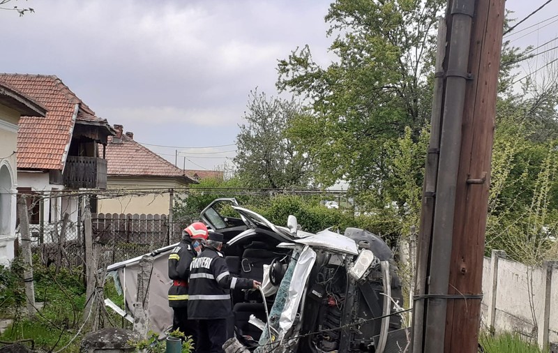 Video | Impact violent în Gorj. Doi tineri, la un pas de moarte din cauza vitezei