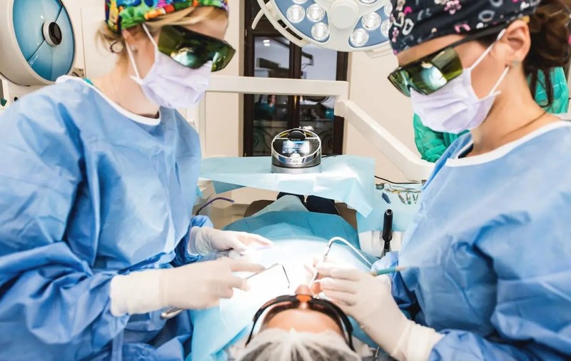 De ce să alegi serviciile dentare premium de la clinica stomatologică de top Dental Premier din Bucureşti?