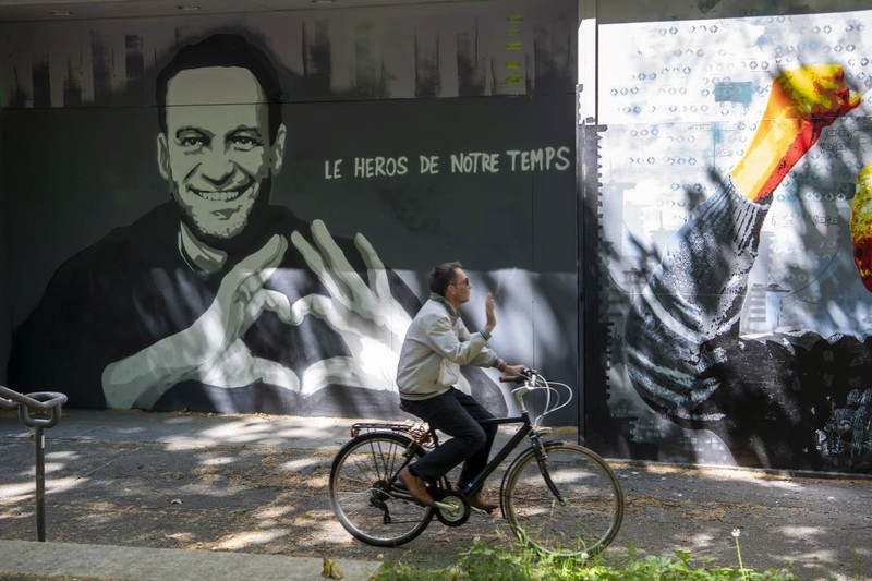 Un graffiti cu Aleksei Navalnîi în Geneva, înaintea summitului FOTO: EPA