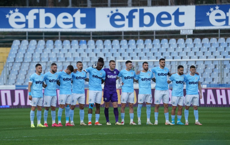 Pe un stadion din Bulgaria s-a ținut un minut de reculegere pentru un fotbalist despre care s-a aflat ulterior că e viu. „Îi dorim mulţi ani cu sănătate”