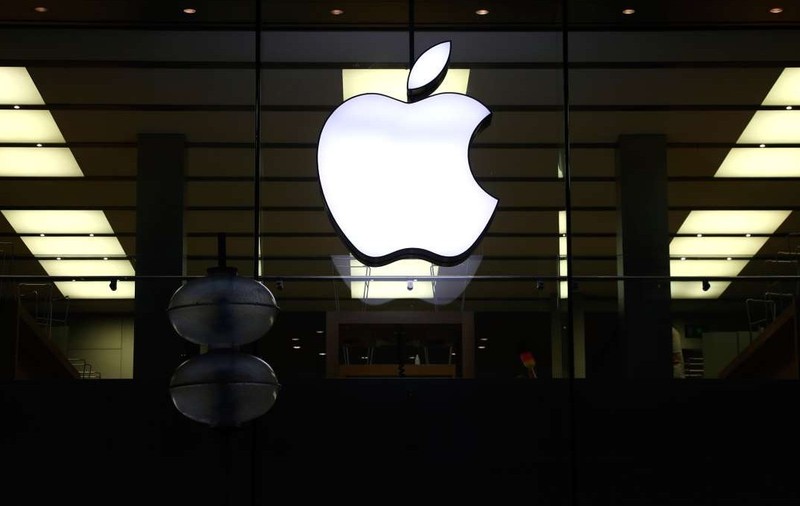 Logoul Apple, pe fațada unei clădiri.