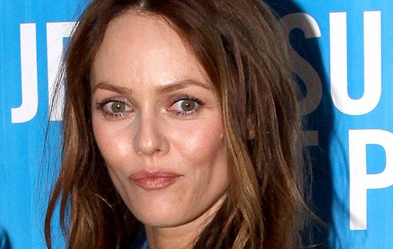 Vanessa Paradis și-a "tras" un iubit care SEAMĂNĂ cu Johnny Depp. Uite cum arată bărbatul care i-a furat inima!