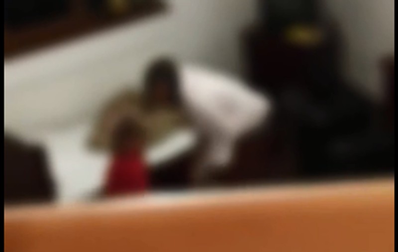 O polițistă din Dâmbovița este cercetată după ce soțul ei a difuzat înregistrări cu ea lovindu-și copiii: „De ce o bați, Georgiana?” | VIDEO
