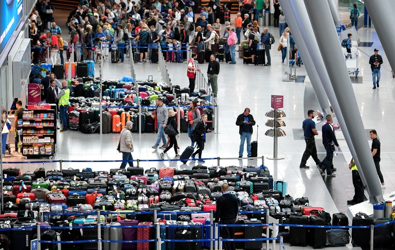 Haos pe aeroportul din Dusseldorf. 2.500 de bagaje au fost lăsate în urmă din cauza unei defecțiuni