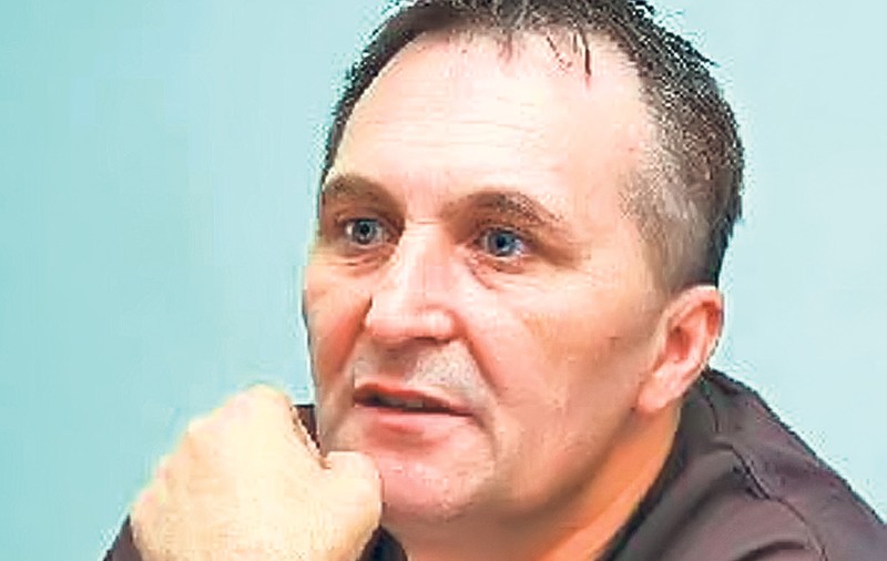 Cântăreţul Mircea Rusu vrea să scape de DNA şi-i bagă pe alţii la înaintare