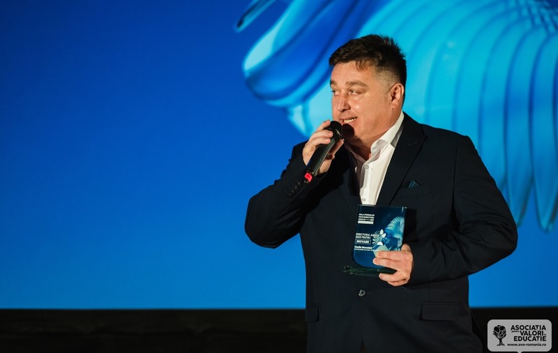 Directorul unui liceu agricol, premiat pentru inovație. „Azi agricultura nu se mai face cu coase și furci, ci cu drone”