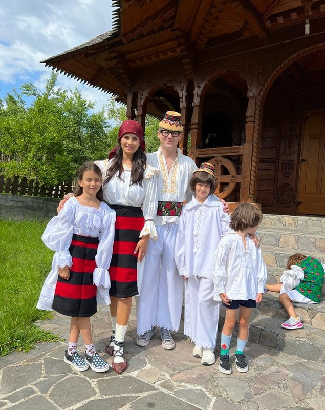 Cum își cresc Anca Serea și Adi Sînă cei șase copii: „Încercăm să-i ducem la Biserică cât de des putem”. De ce nu-i ceartă niciodată