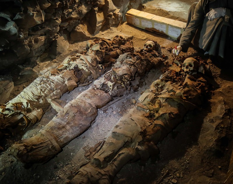 GALERIE FOTO| Noi mumii într-un mormânt descoperit în apropiere de Luxor în Egipt