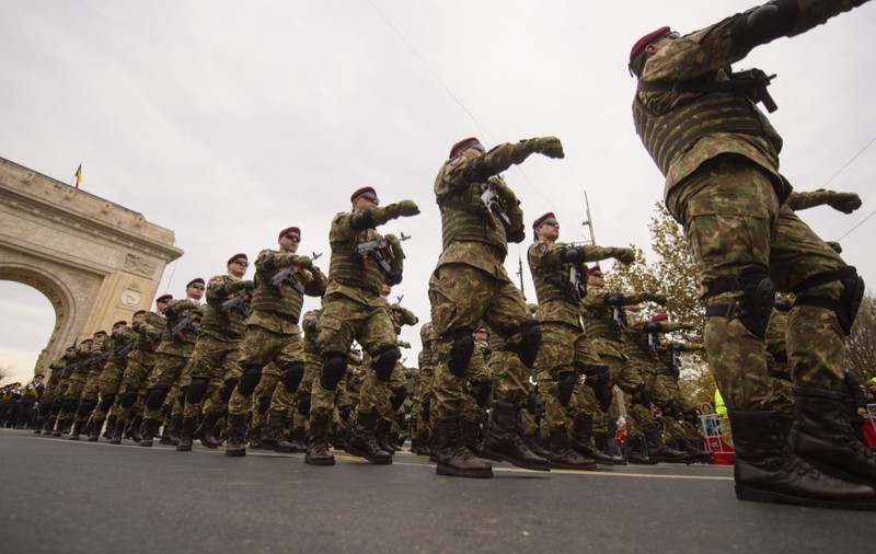 Repetiție generală pentru Parada Militară Națională, sâmbătă, la Arcul de Triumf