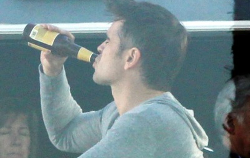 Colin Farrell, ce-ți mai place berea! FOTO