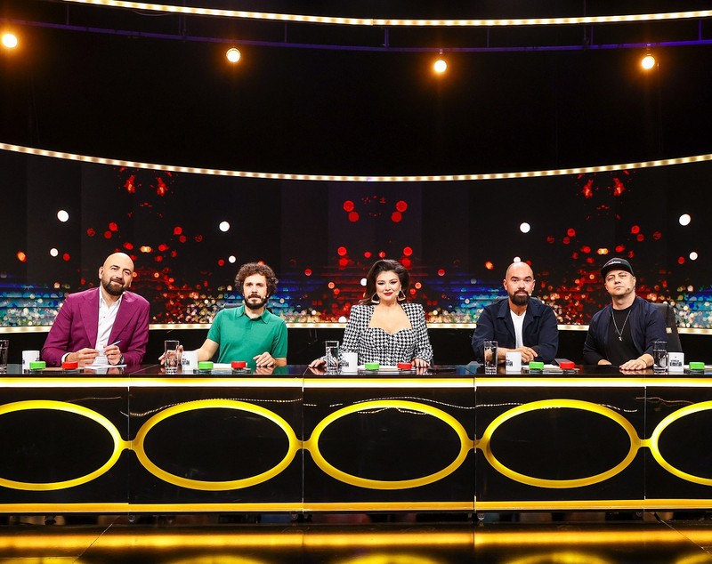 Actorul George Tănase, număr spectaculos  la „Stand-Up Revolution”. „Evident că mi-am dat seama că e cineva care-l imită perfect pe Costel”