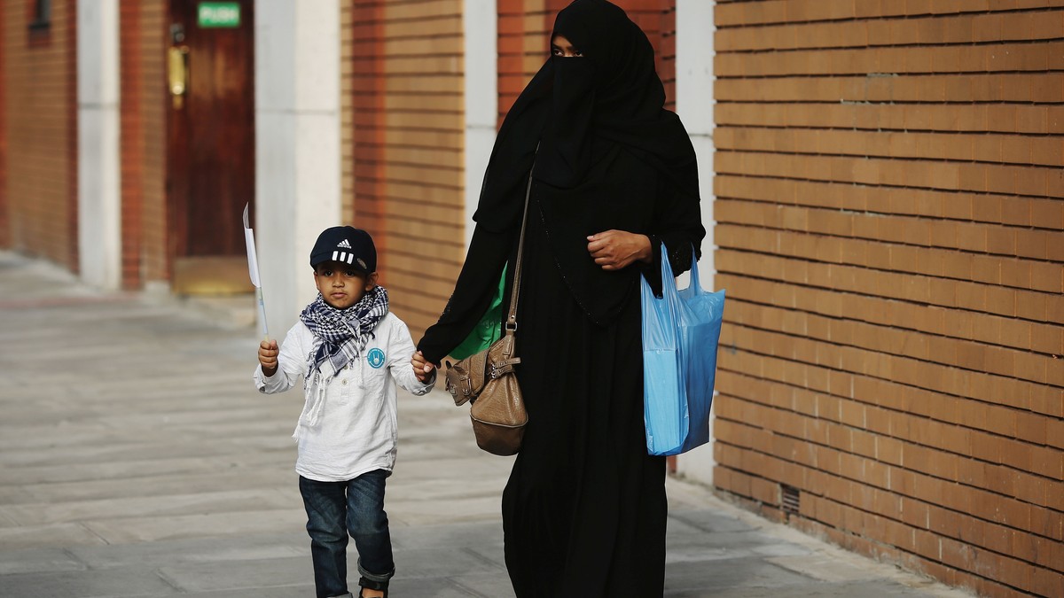 Amendă de până la 3000 de euro într-o țară din Europa pentru femeile care își acoperă fața în spații publice. Sursă foto: Getty Images.