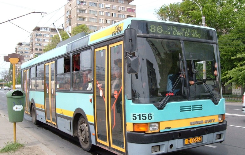 Elevii ar putea avea reduceri mai mari la transportul public; Ce prevede proiectul de lege inițiat de PSD
