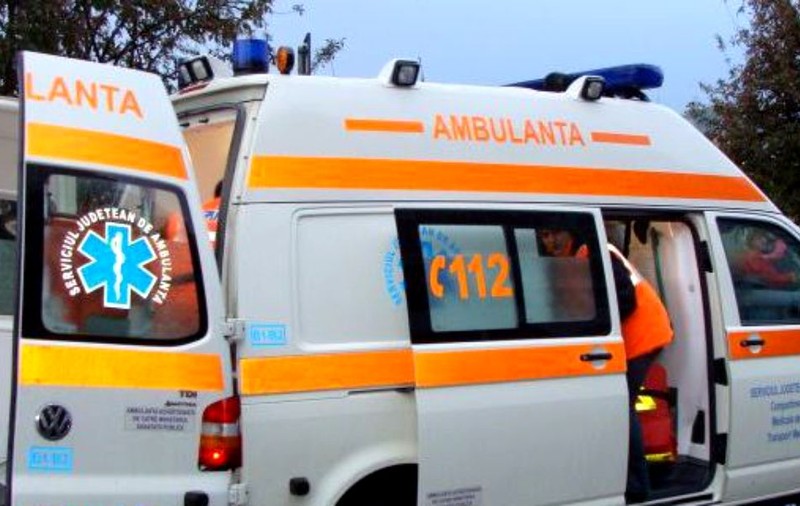 O femeie din Vrancea a băut alcool până a uitat de ea. A fost găsită aproape înghețată în casa neîncălzită