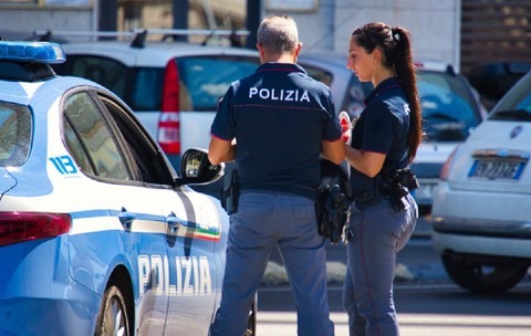Fotografia a doi ofițeri de poliție din Cagliari. Cagliari, Sardinia, Italia 30.08.2025