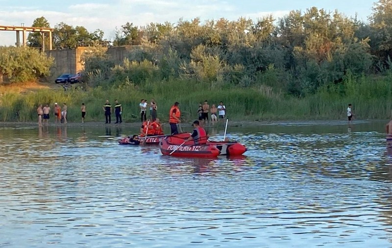 Tragedie la Buzău. Un bărbat și-a salvat fiul de la înec, dar a murit încercând să își salveze și fata